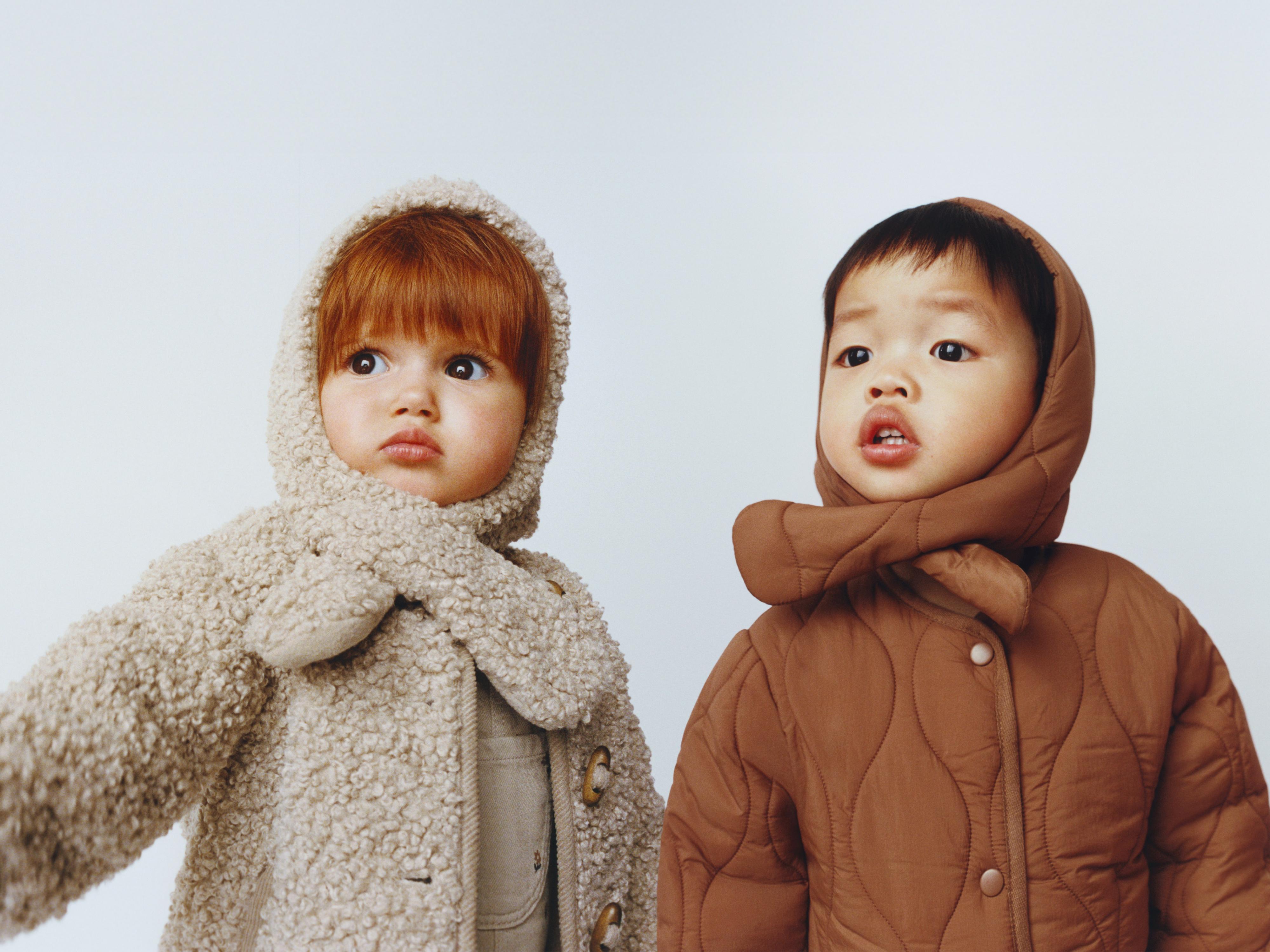 ZARAベビー ナイロン フェイクシープスキンジャンプスーツ (9-12ヶ月) フェイクシープスキンネックハット - ベージュ | ZARA Japan / 日本