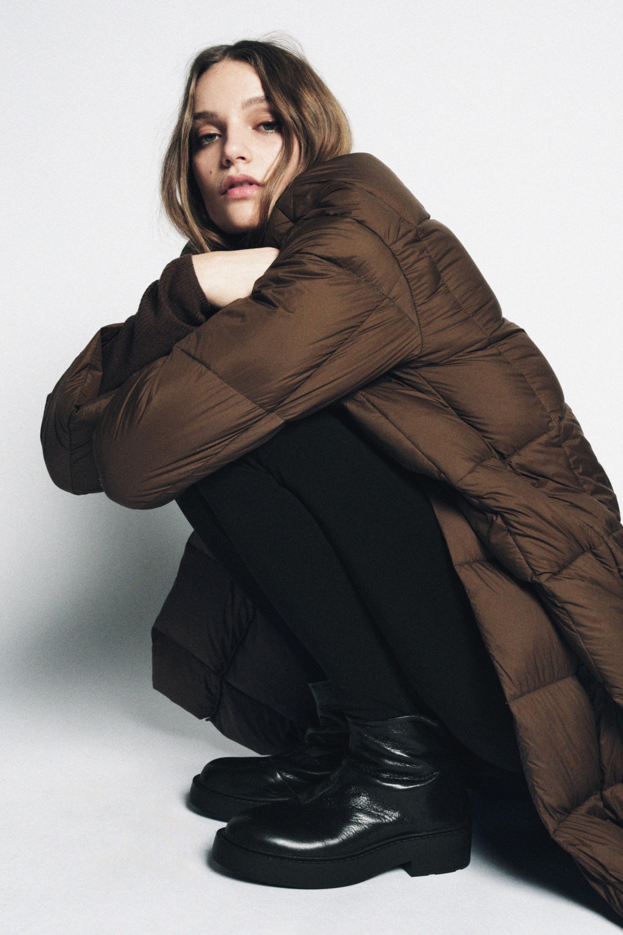 WATER REPELLENT FLAT LEATHER ANKLE BOOTS