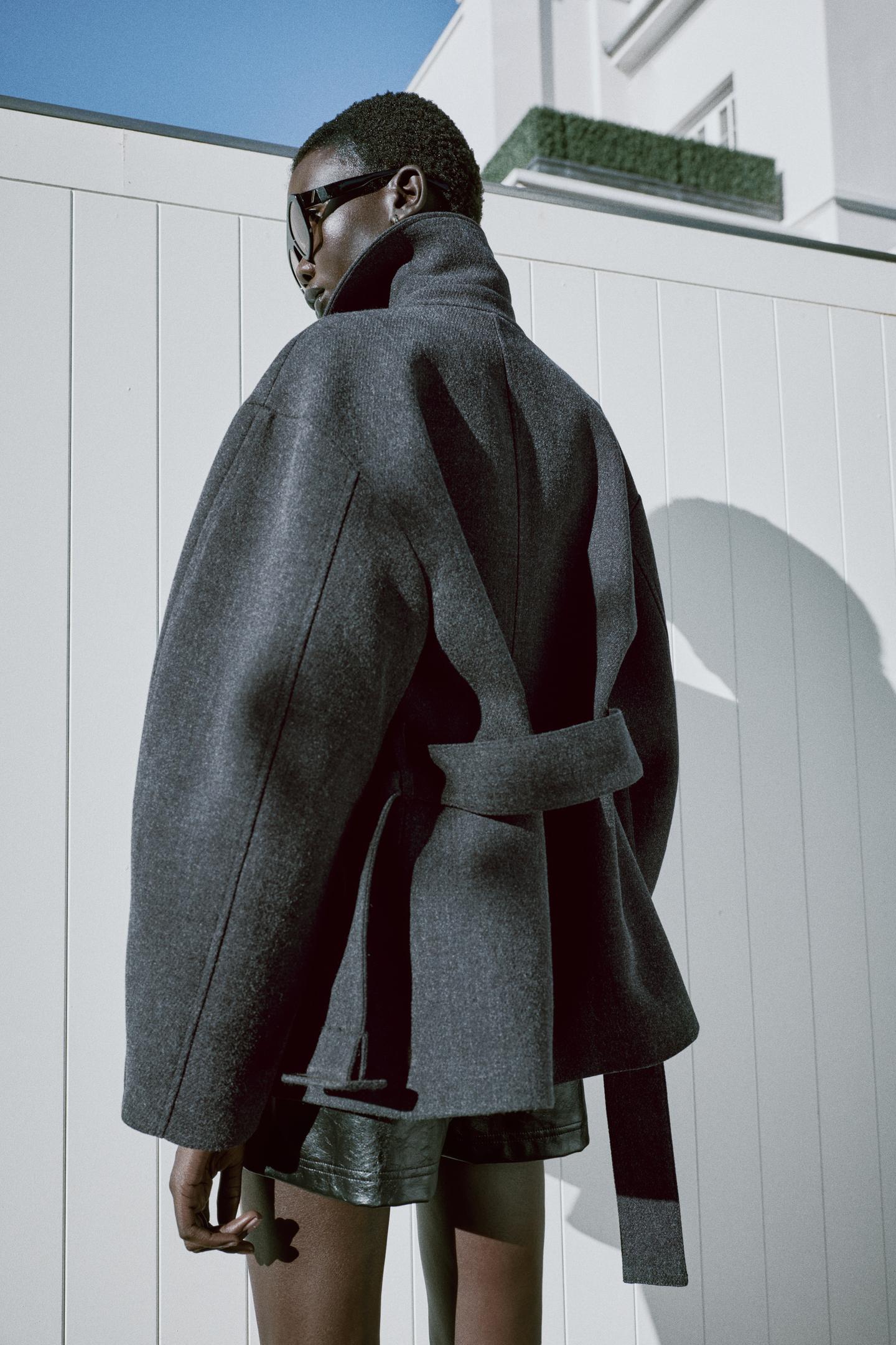Женское пальто Zara Soft Belted Cropped Coat, цвет: Серый — фото 4