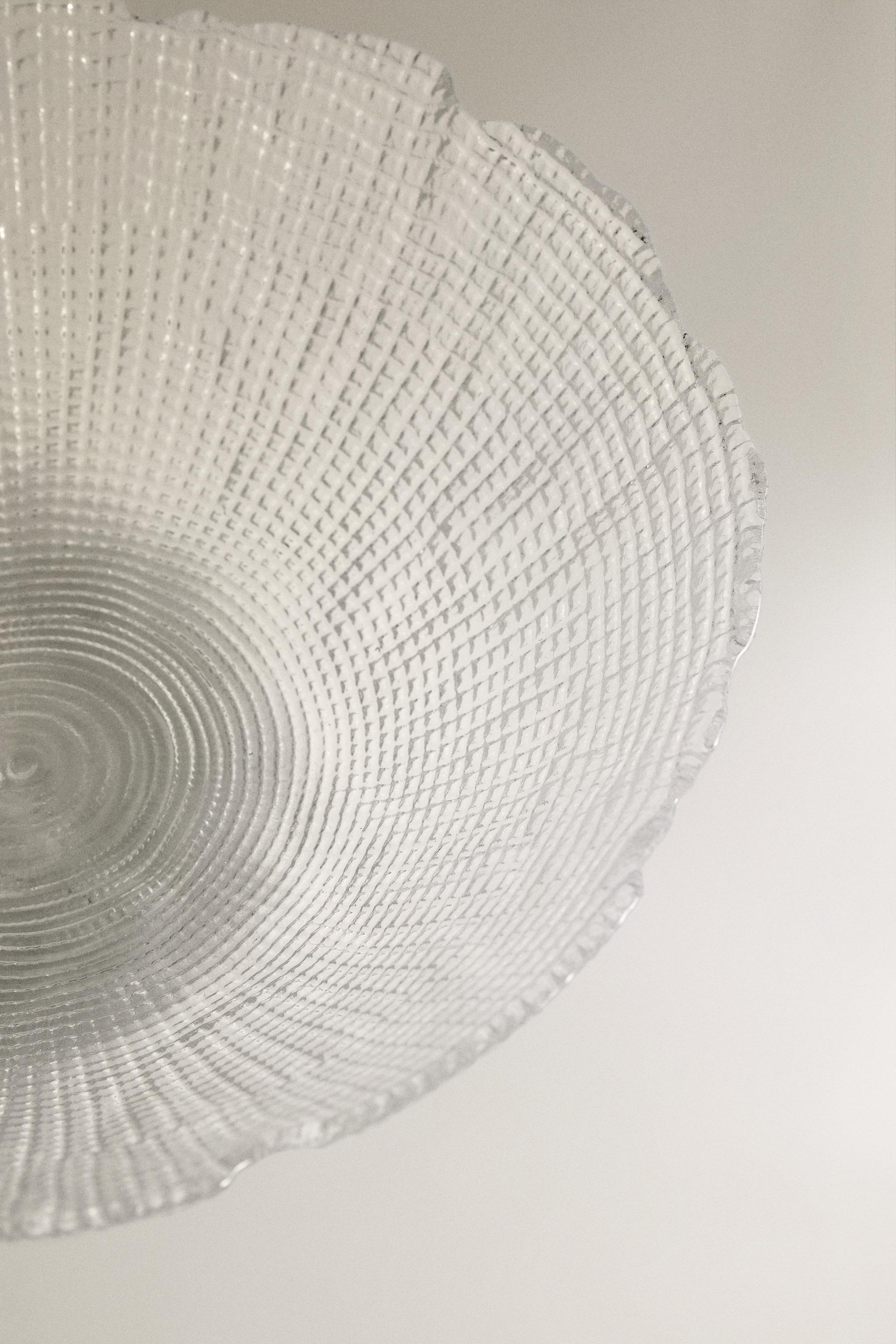 GLASS SALAD BOWL WITH RAISED DETAIL
