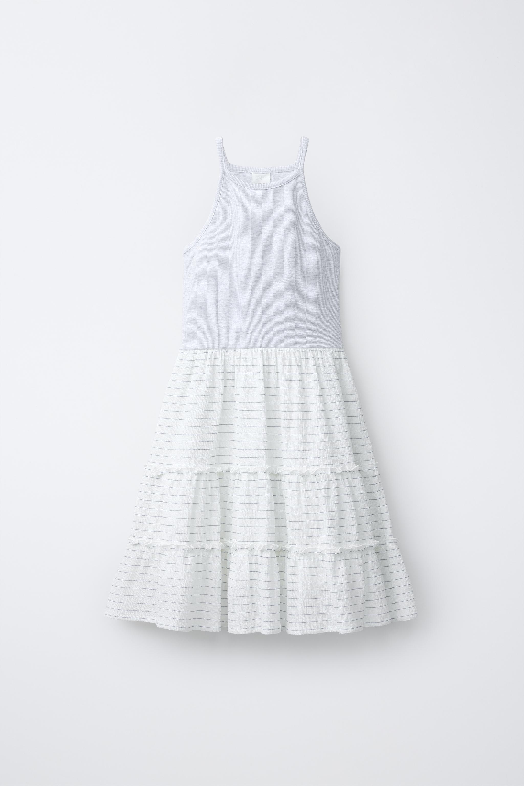 ROBE CÔTELÉE À VOLANTS
