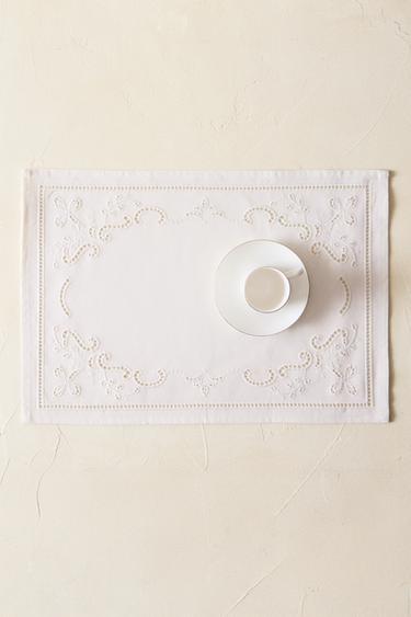 EMBROIDERED PLACEMAT WITH HEMSTITCHING - White by Zara - Image 5