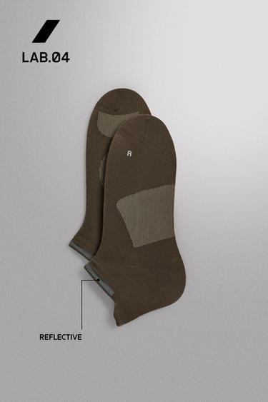 KÉT PÁR TECHNIKAI EDZŐZOKNI CSOMAGBAN – Khaki a ZARA-tól – 0 kép