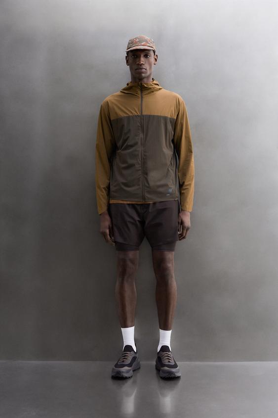 TEXTURED RUNNING WINDBREAKER - Black / Brown de Zara - Imagen 0