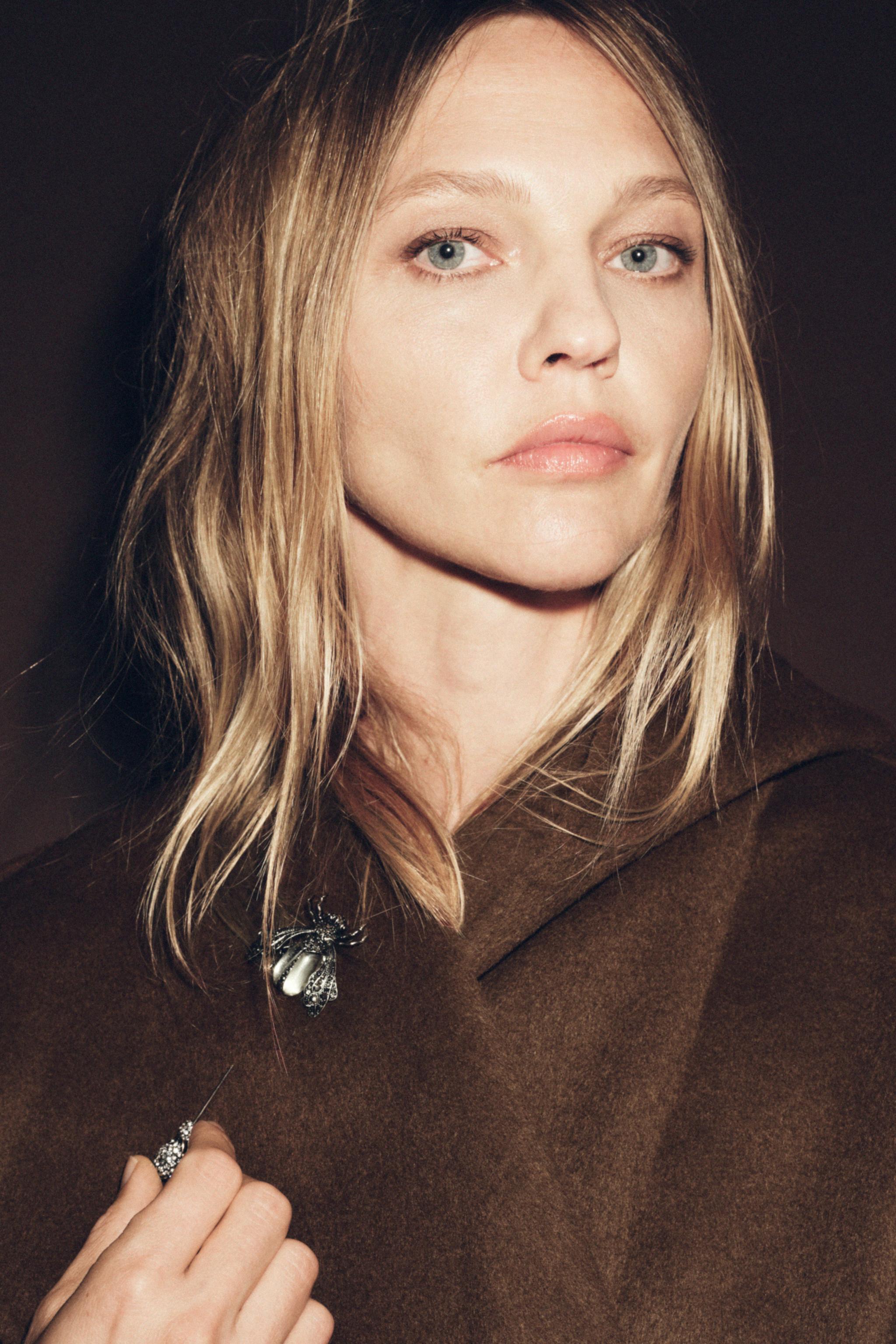 Hanae Mori ・トレードマーク蝶のブローチ・未使用・ラインストーンが豪華 マキシメタルブローチ 蜂 ラインストーン - シルバー | ZARA