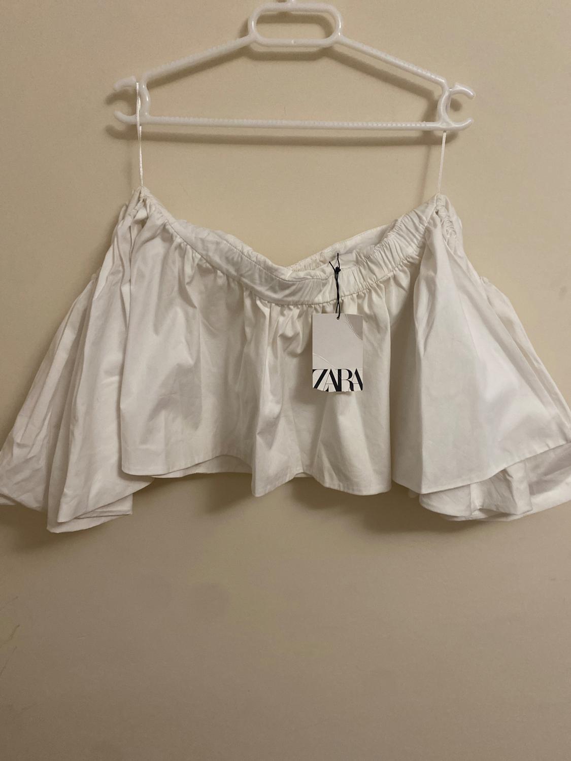 OFF-THE-SHOULDER TOP