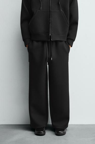بنطلون رياضي تقني بقصة واسعة - أسود الخاص بـ Zara