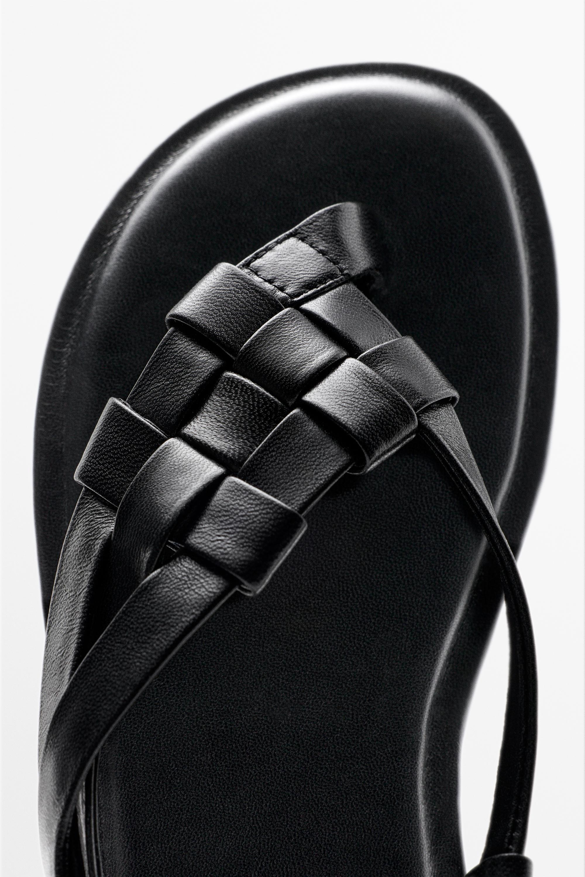 Sandale plate en cuir tressé