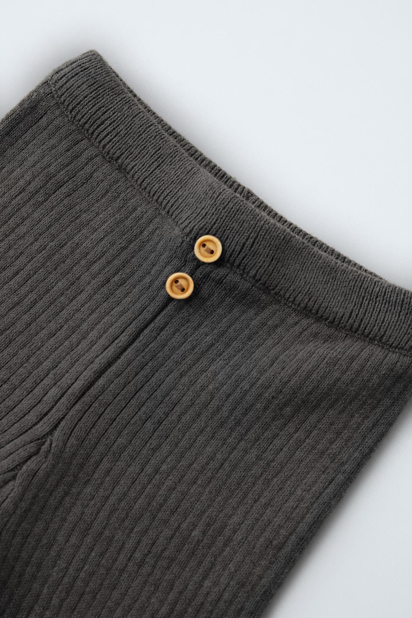 BUTTON RIBBED LEGGINGS