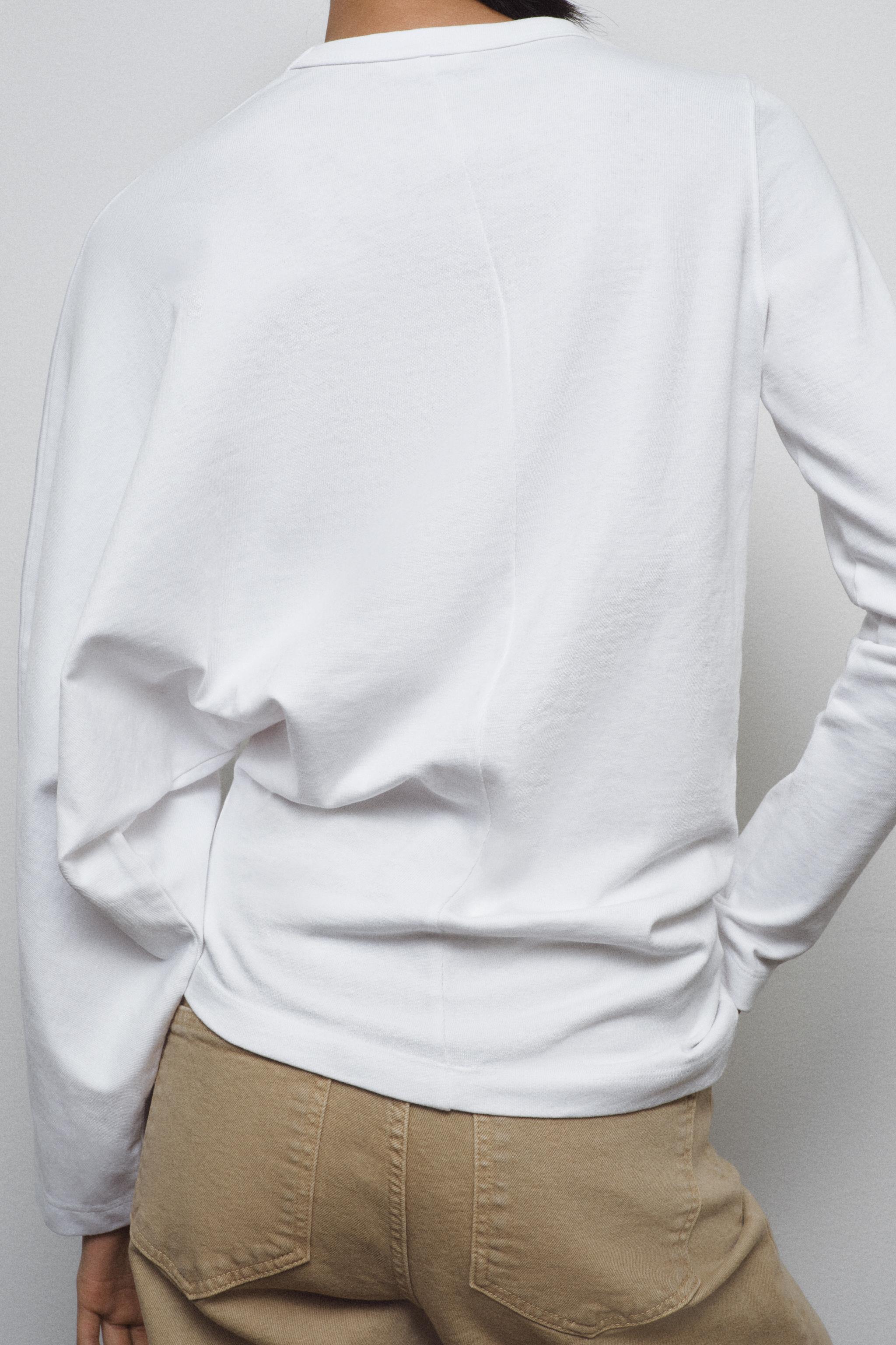 T-SHIRT ASYMÉTRIQUE À MANCHES LONGUES