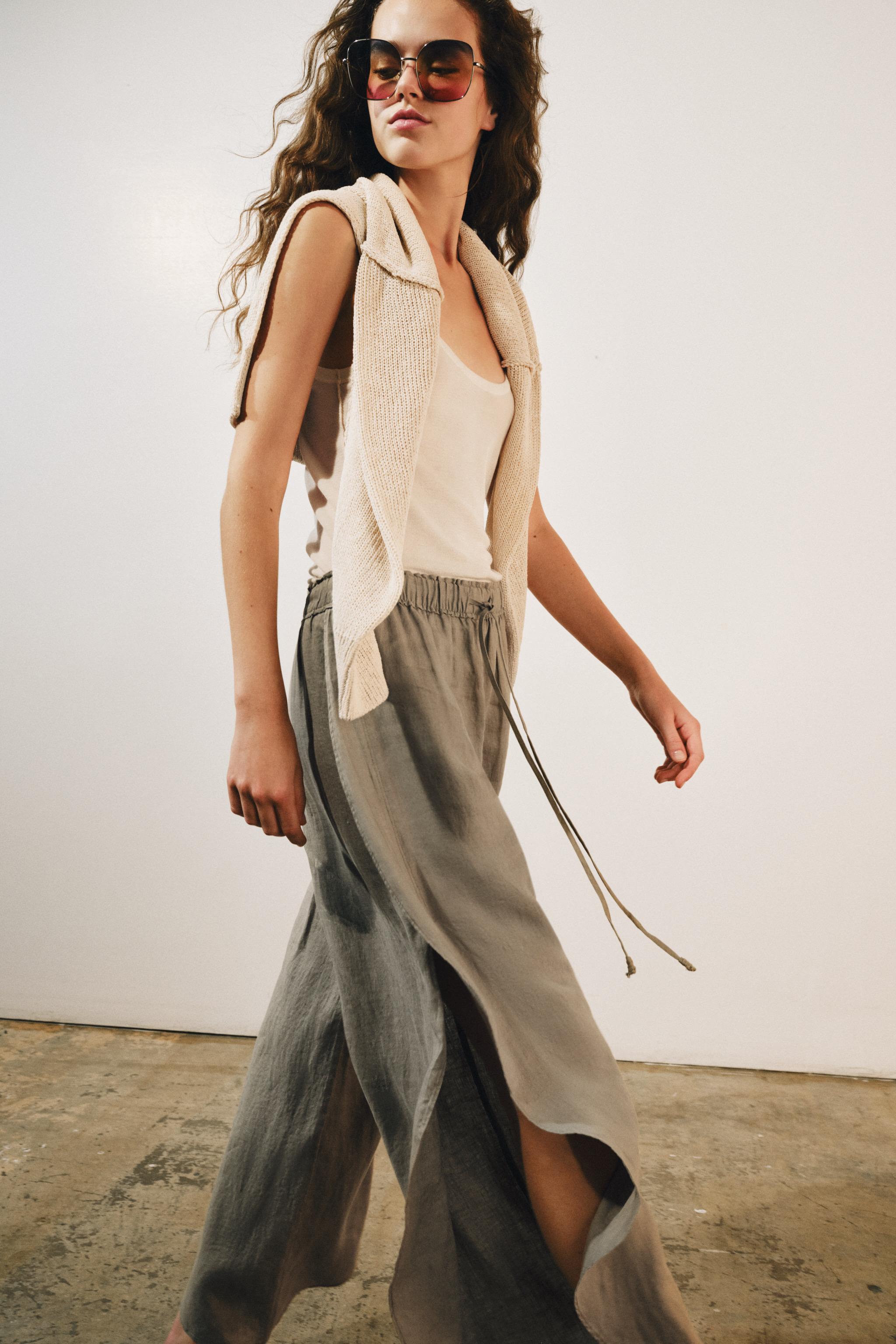 SLEEVELESS FINE KNIT TOP — White