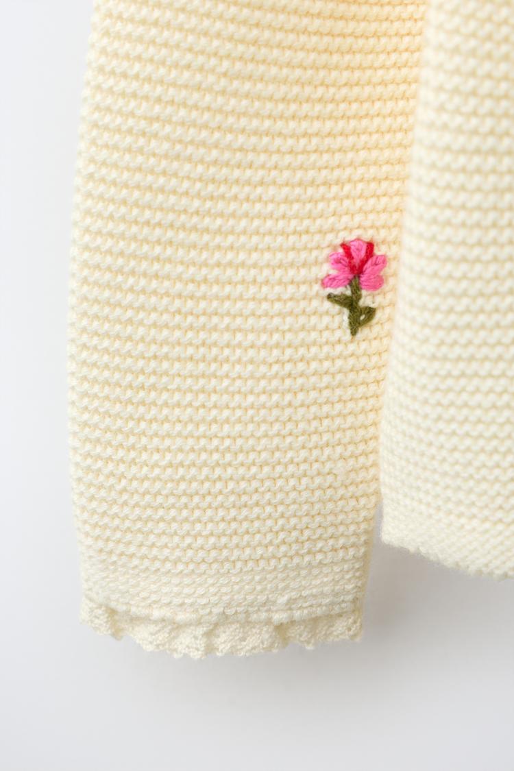 CÁRDIGAN DE PUNTO CON BORDADO FLORAL 4