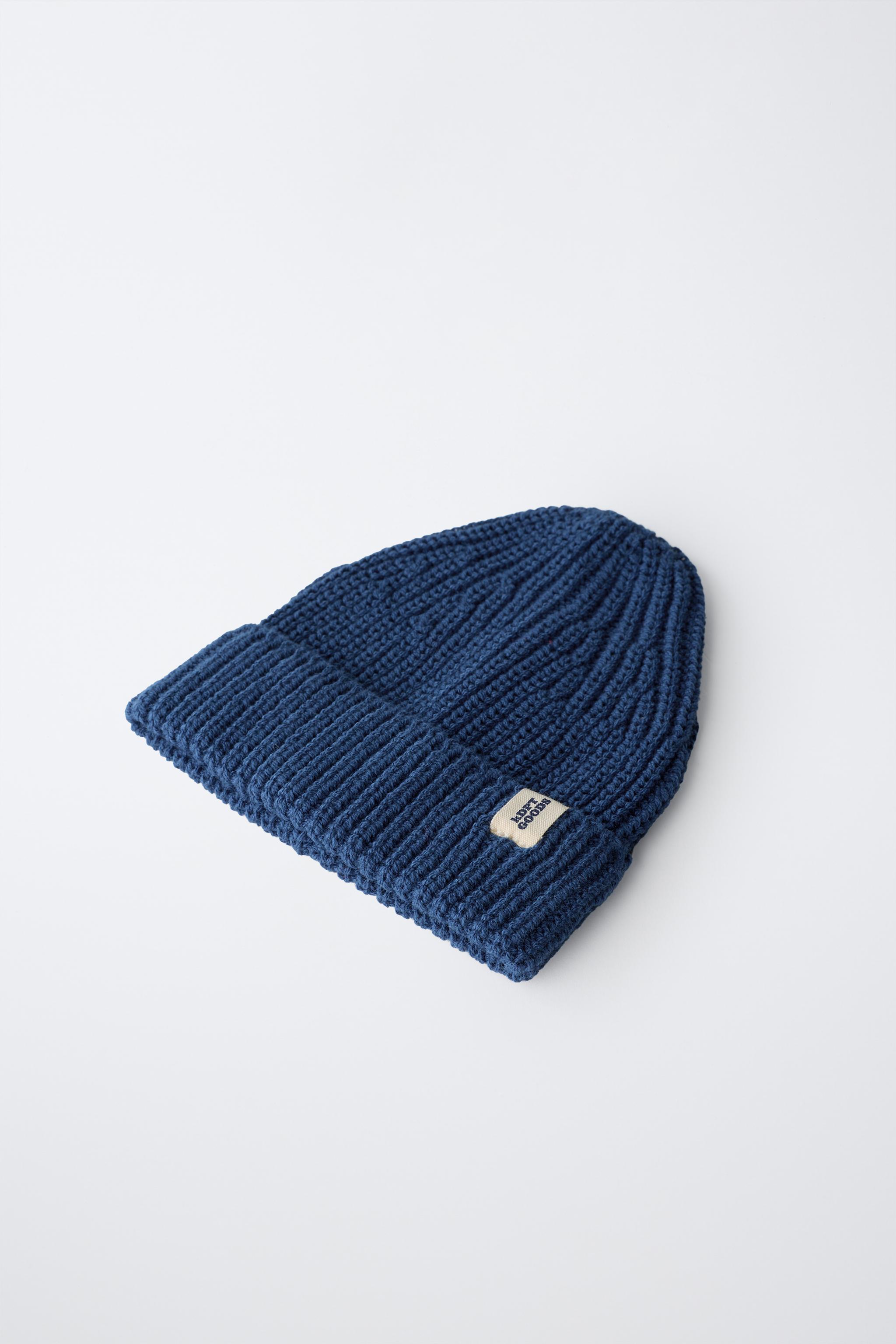 BONNET EN MAILLE À ÉTIQUETTE