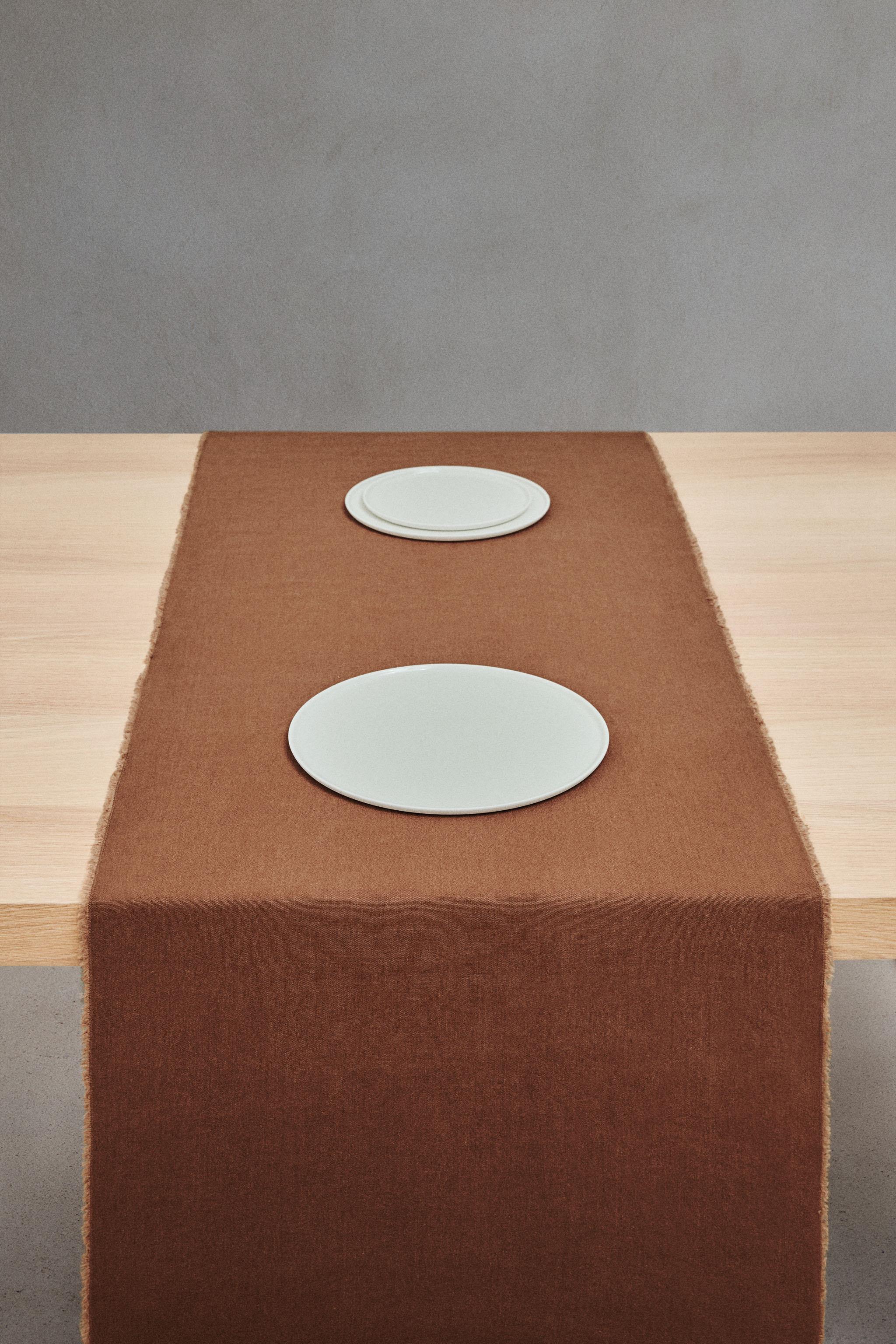 TABLE RUNNER 01 — Terracotta