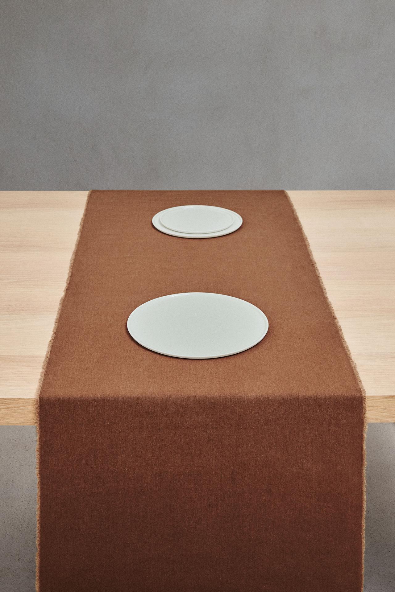 TABLE RUNNER 01 — Terracotta