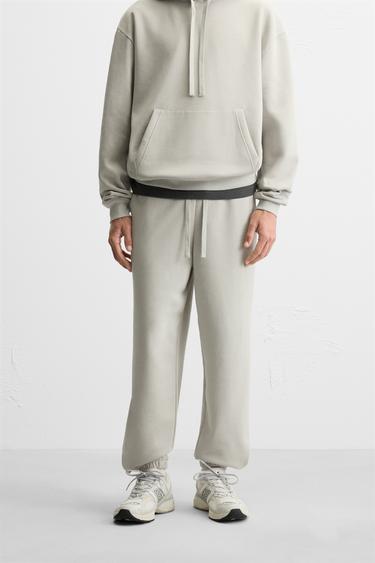 بنطلون JOGGER بيزك - جليدي الخاص بـ Zara