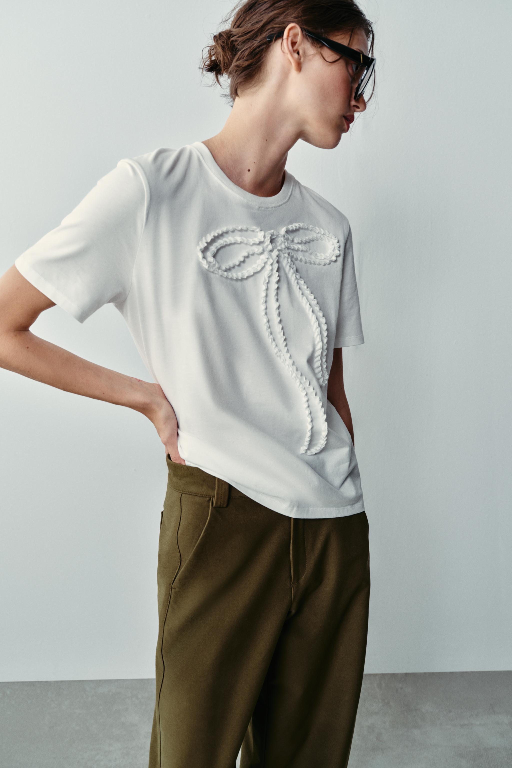 EMBOSSED BOW T-SHIRT — Oyster-white