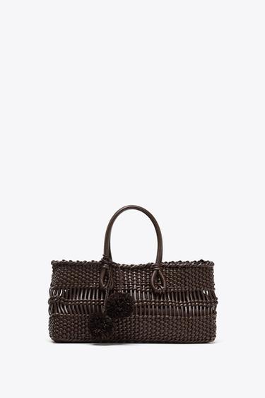 BOLSO DE MANO TRENZADO - Chocolate de Zara