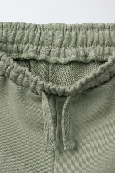 ENSEMBLE JOGGING T-SHIRT ET BERMUDA À ÉTIQUETTE - Vert clair de Zara - Image 3