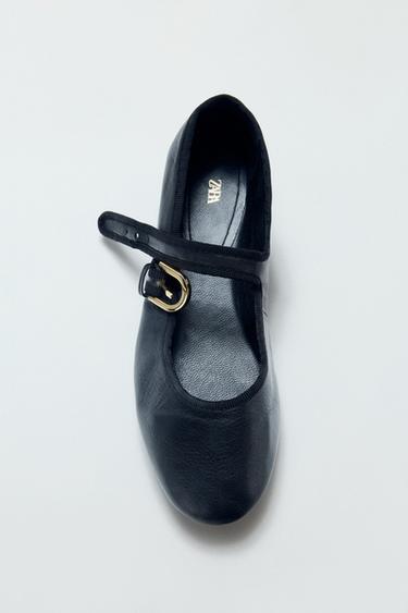 FLACHER LEDERBALLERINA - Schwarz von Zara