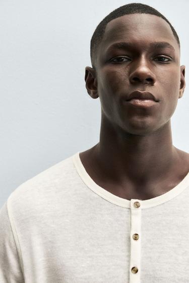 T-SHIRT COL BOUTONNÉ CHANVRE - VISCOSE - Écru de Zara - Image 4