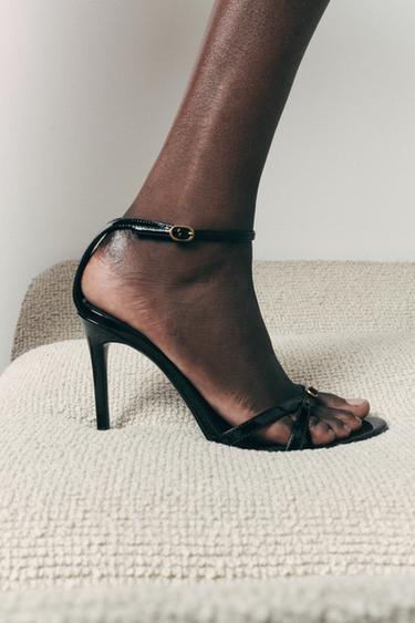 SANDALES À TALONS HAUTS ET BOUCLE - Noir de Zara