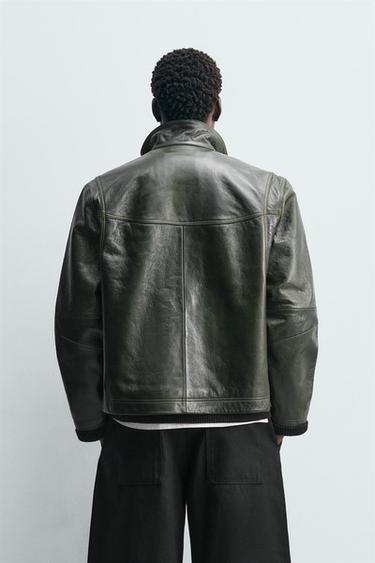 BLOUSON EN CUIR À POCHES - Vert foncé de Zara - Image 2