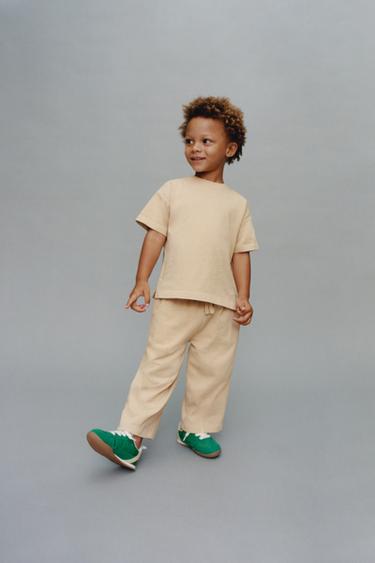 ЖАЙ ҚЫСҚА ЖЕҢДІ ЖЕЙДЕ МЕН КЕҢ БАЛАҚТЫ ШАЛБАР КОМБИНАЗИЯСЫ - Ашық қоңыр Zara компаниясынан