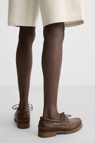 CHAUSSURES BATEAU EN CUIR - Marron de Zara - Image 2