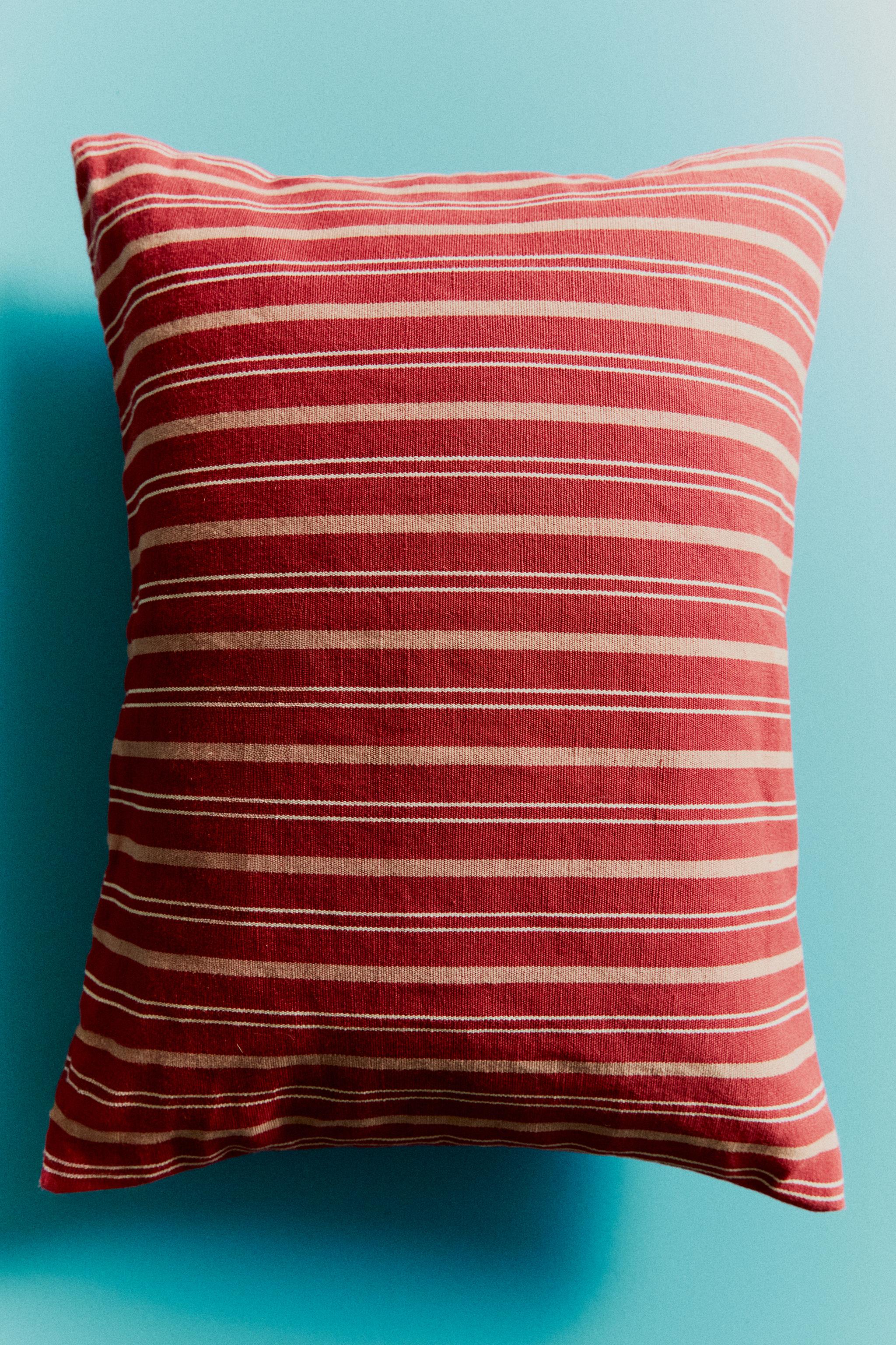 STRIPED THROW PILLOW COVER — Dark pink