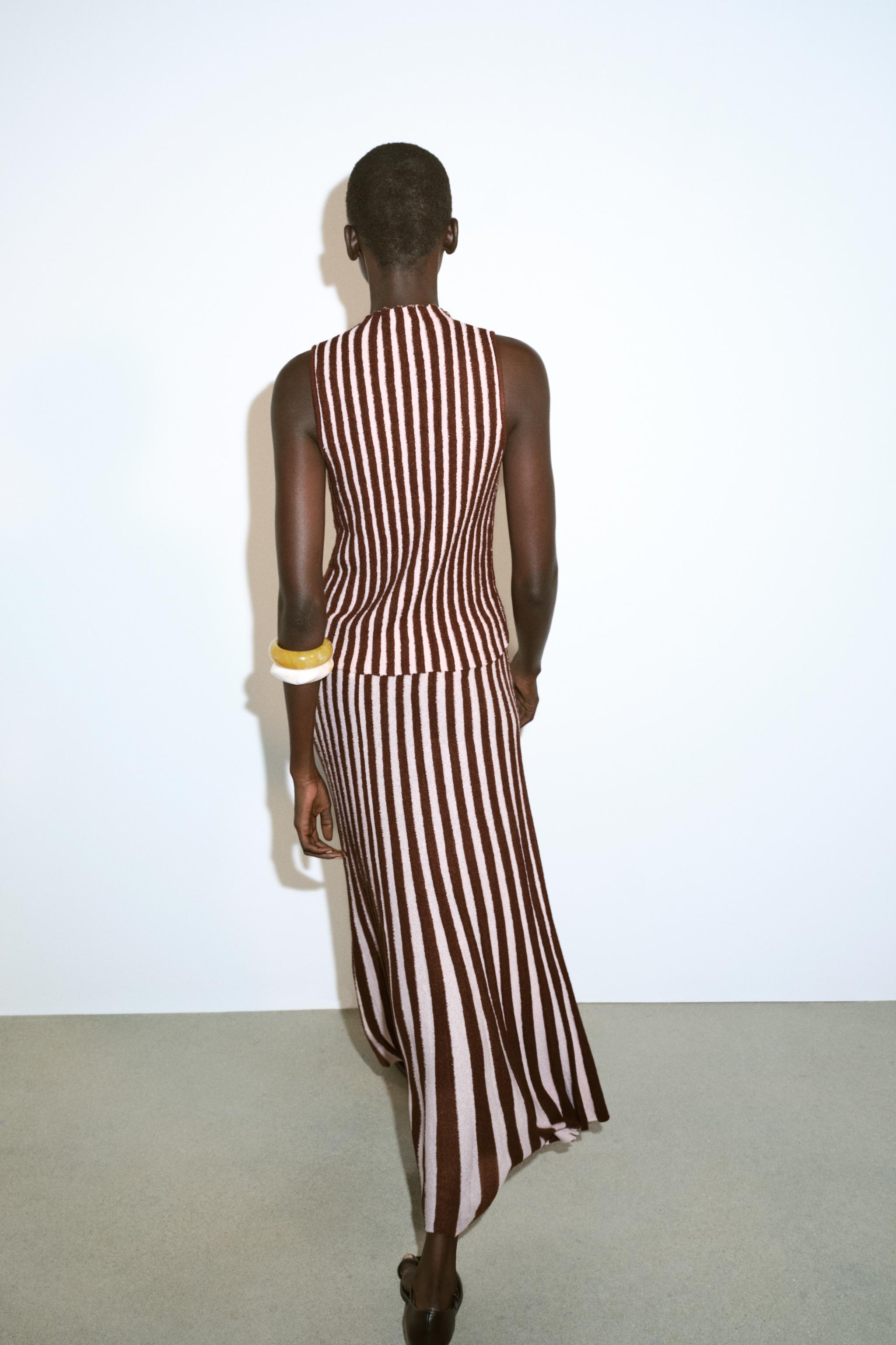 SLEEVELESS STRIPED TEXTURED TOP