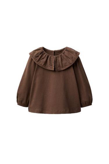 CAMISETA CUELLO BOBO BORDADO - Marrón de Zara