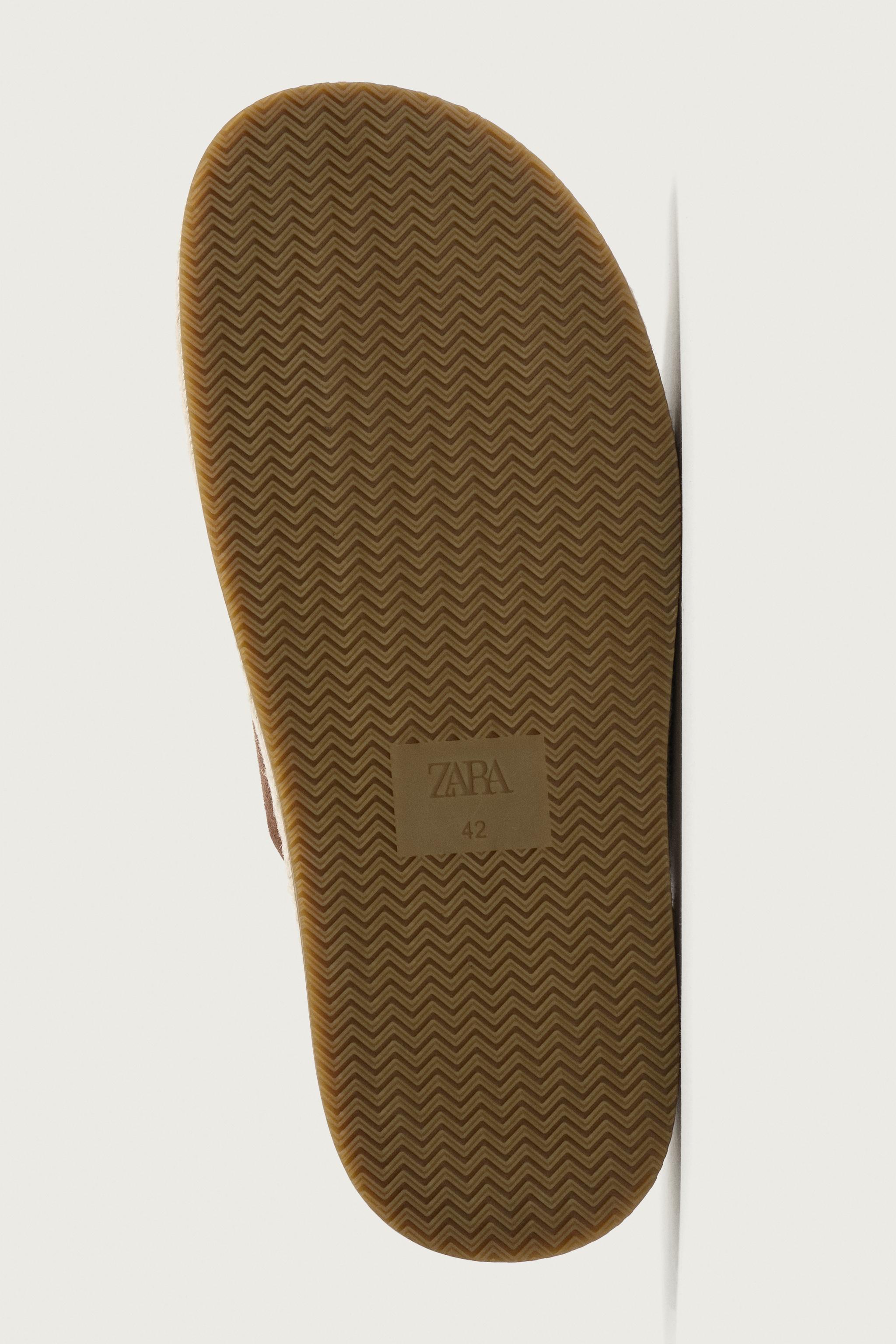 LEATHER CROSSOVER SANDALS