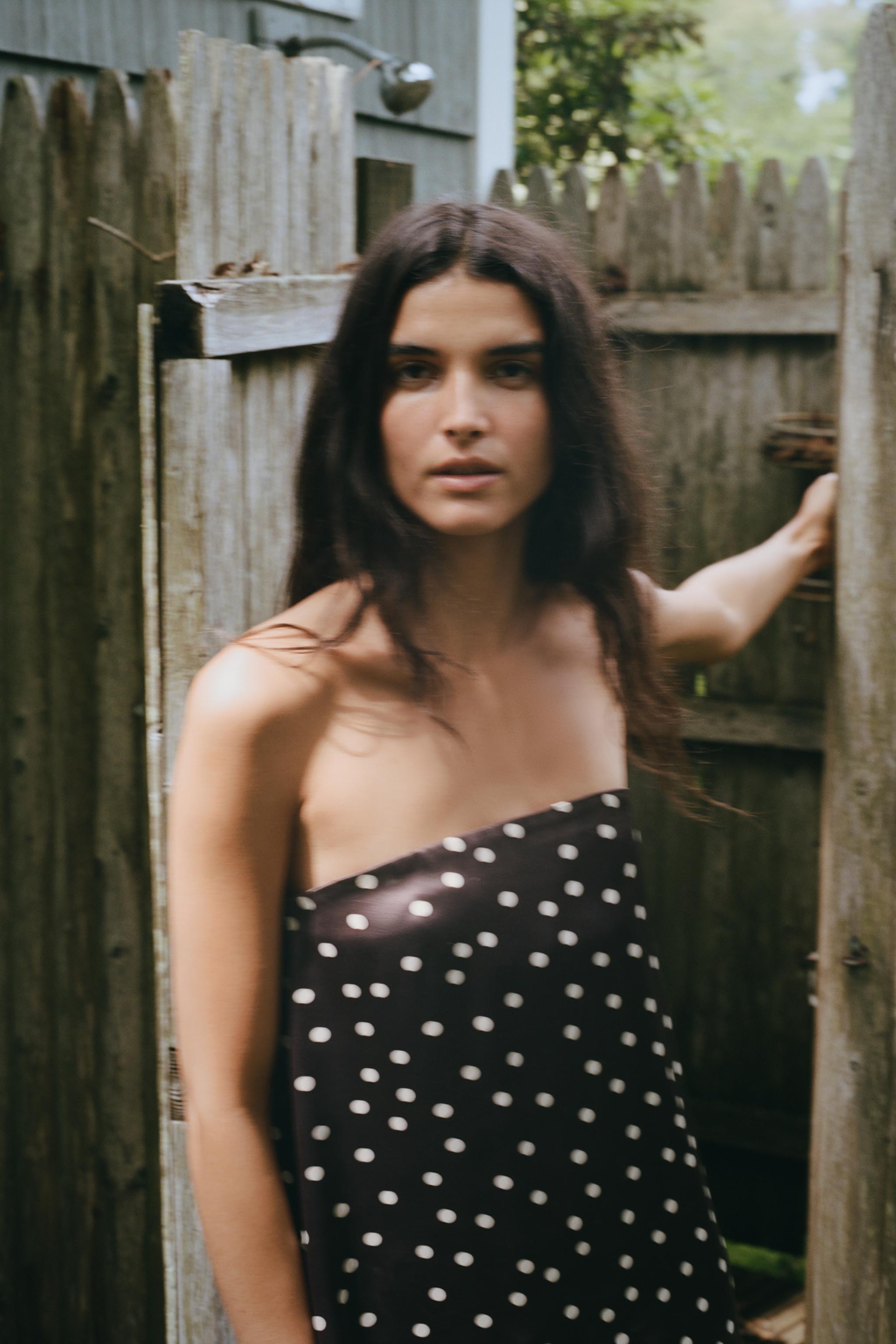 STRAPLESS SATIN EFFECT TOP