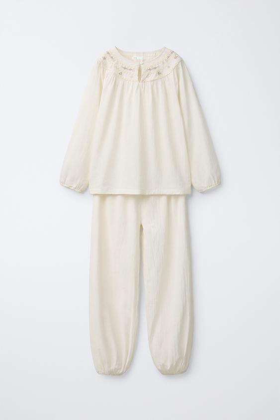 6-14 AÑOS/ PIJAMA FLORES BORDADAS - Crudo de Zara - Imagen 0