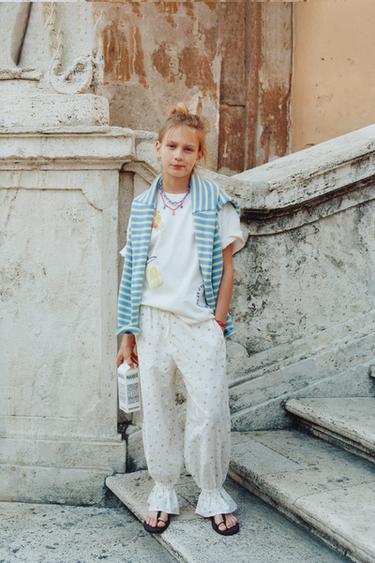 بنطلون واسع بشك شيفلي ودانتيل - خَام الخاص بـ Zara