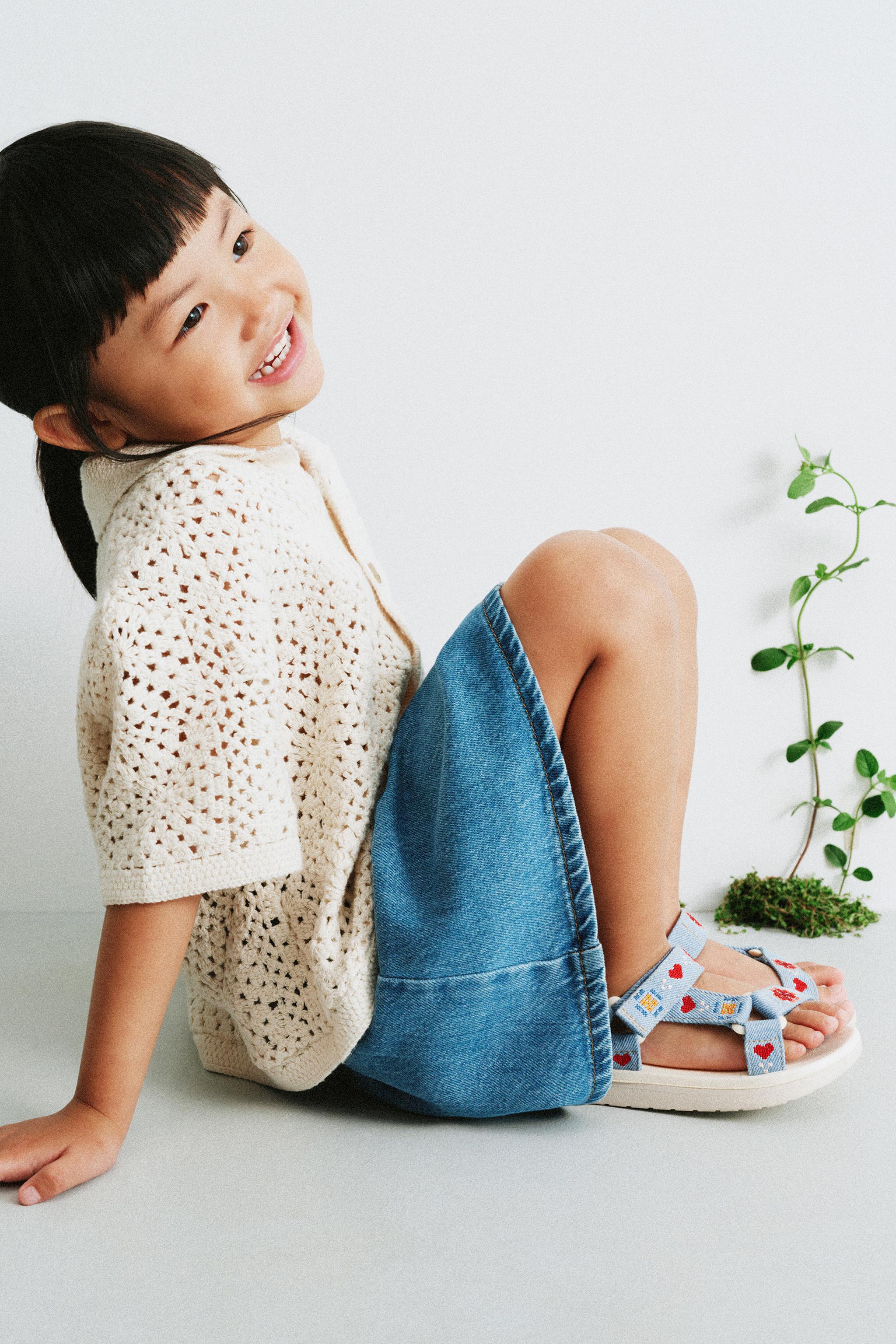 Zara girl★レネカオヴィラ ビジューサンダル ZARAビジューサンダル - メルカリ