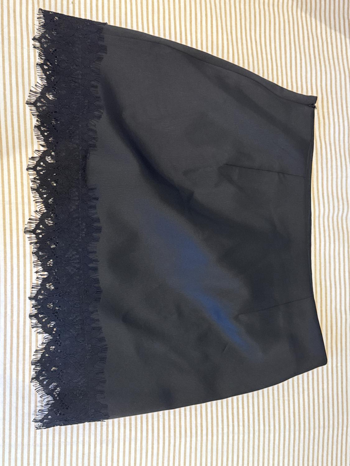 SKORT WITH LACE HEM - Image 4