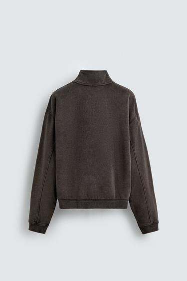 SUDADERA LAVADA CUELLO CREMALLERA - Marrón de Zara