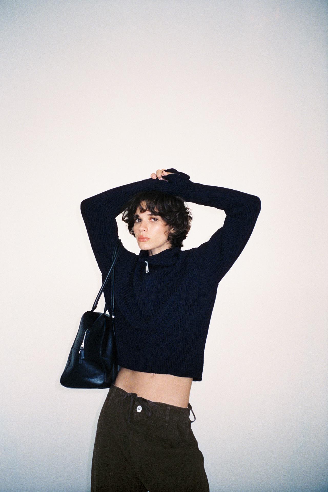 STRUCTURED KNIT SWEATER — Navy blue