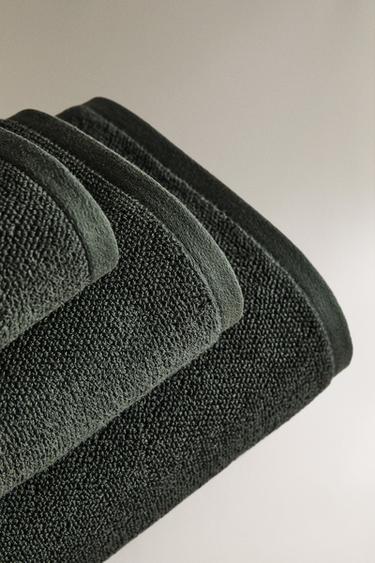 RICE STITCH COTTON BATH TOWEL - Dark green by Zara - Image 1