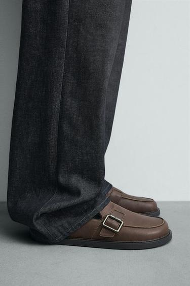 BUCKLED LEATHER CLOGS - Chocolate by Zara