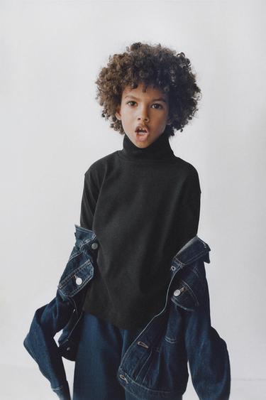 تيشرت بياقة مقلوبة - أسود الخاص بـ Zara