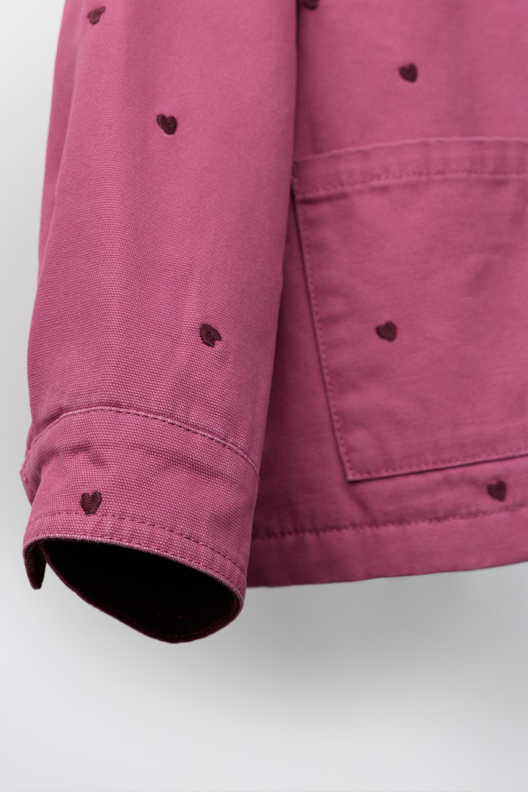 BLOUSON EN TOILE À CŒURS BRODÉS