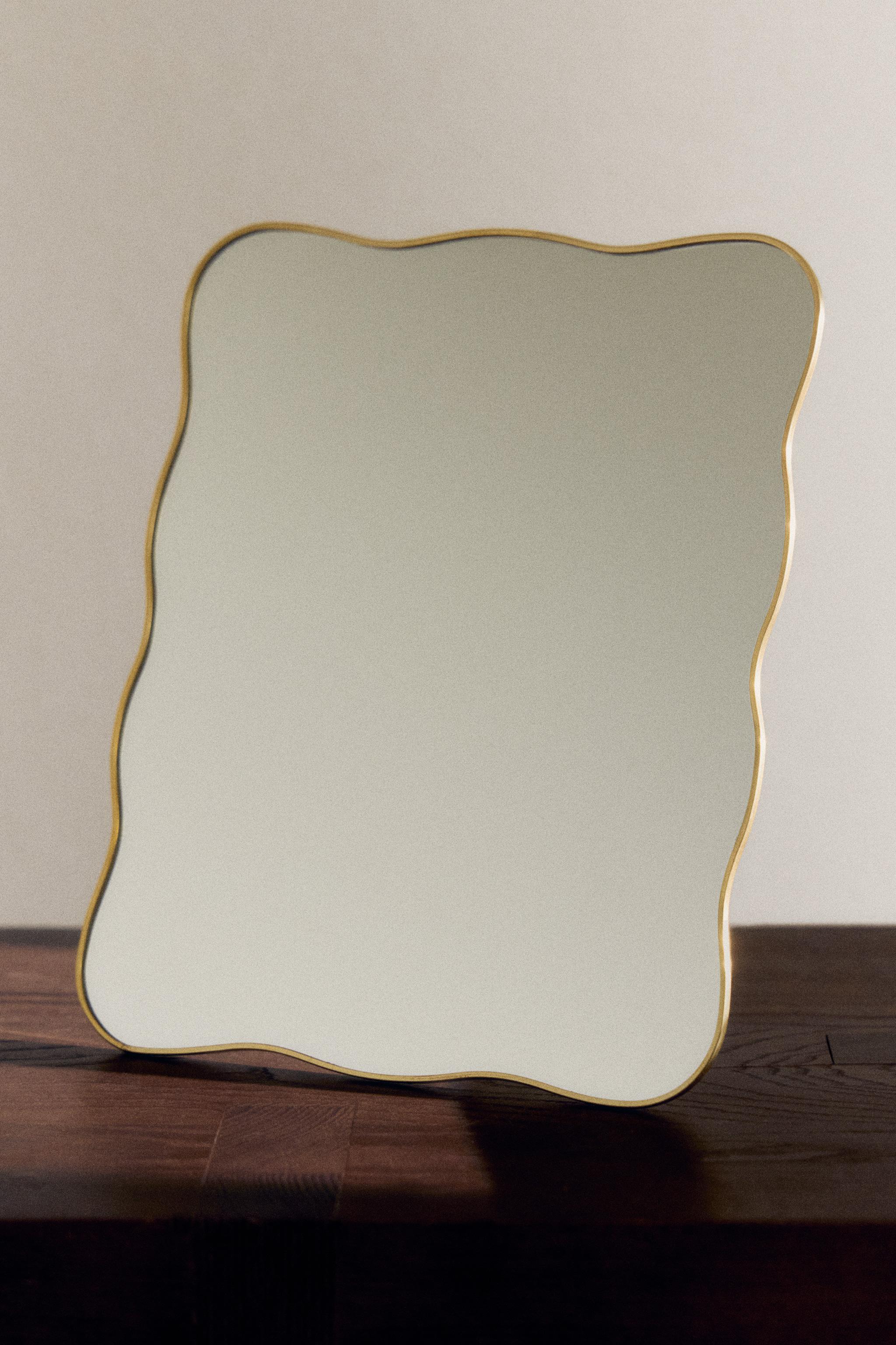 SMALL WAVY MIRROR