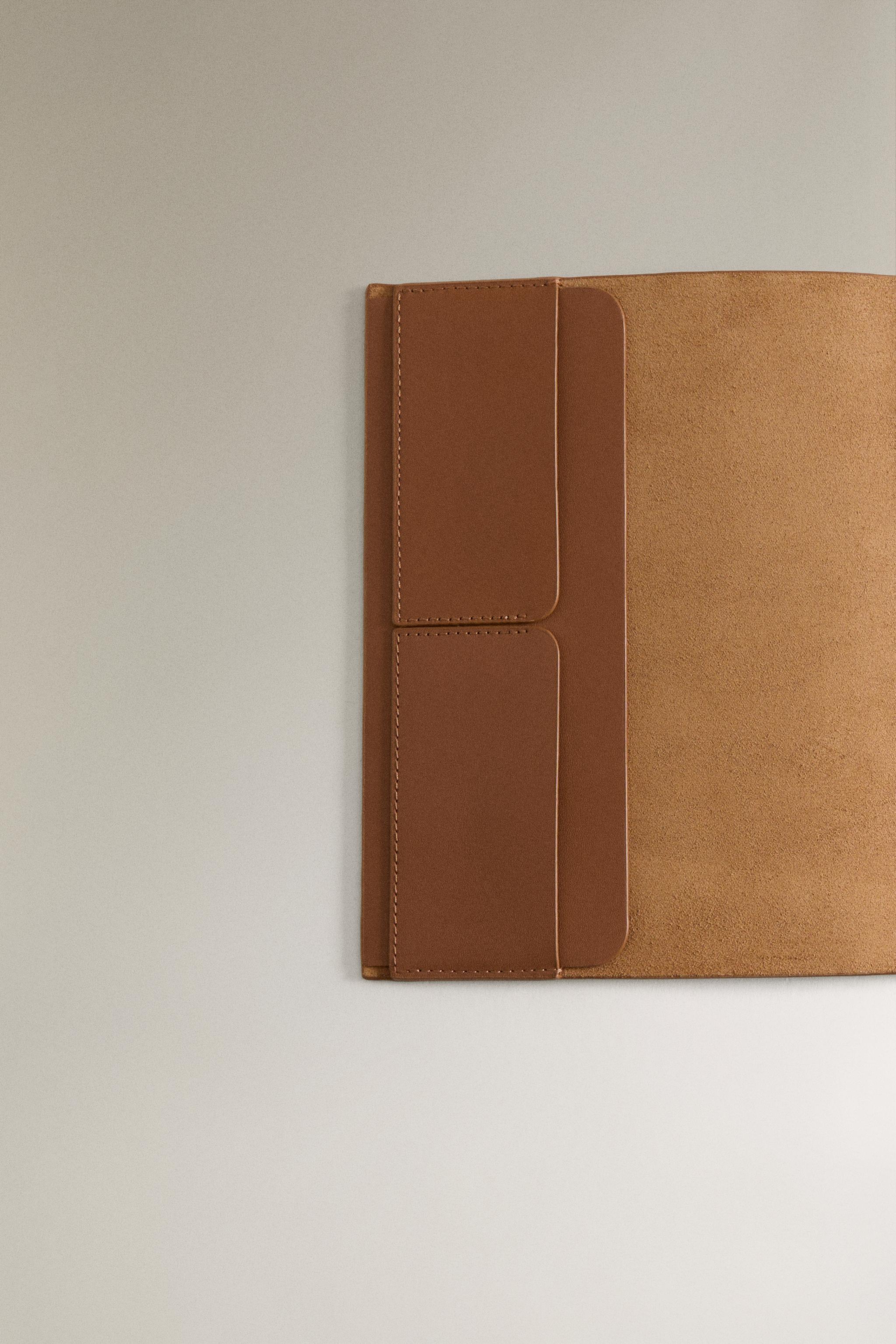 ÉTUI LIVRE EN CUIR