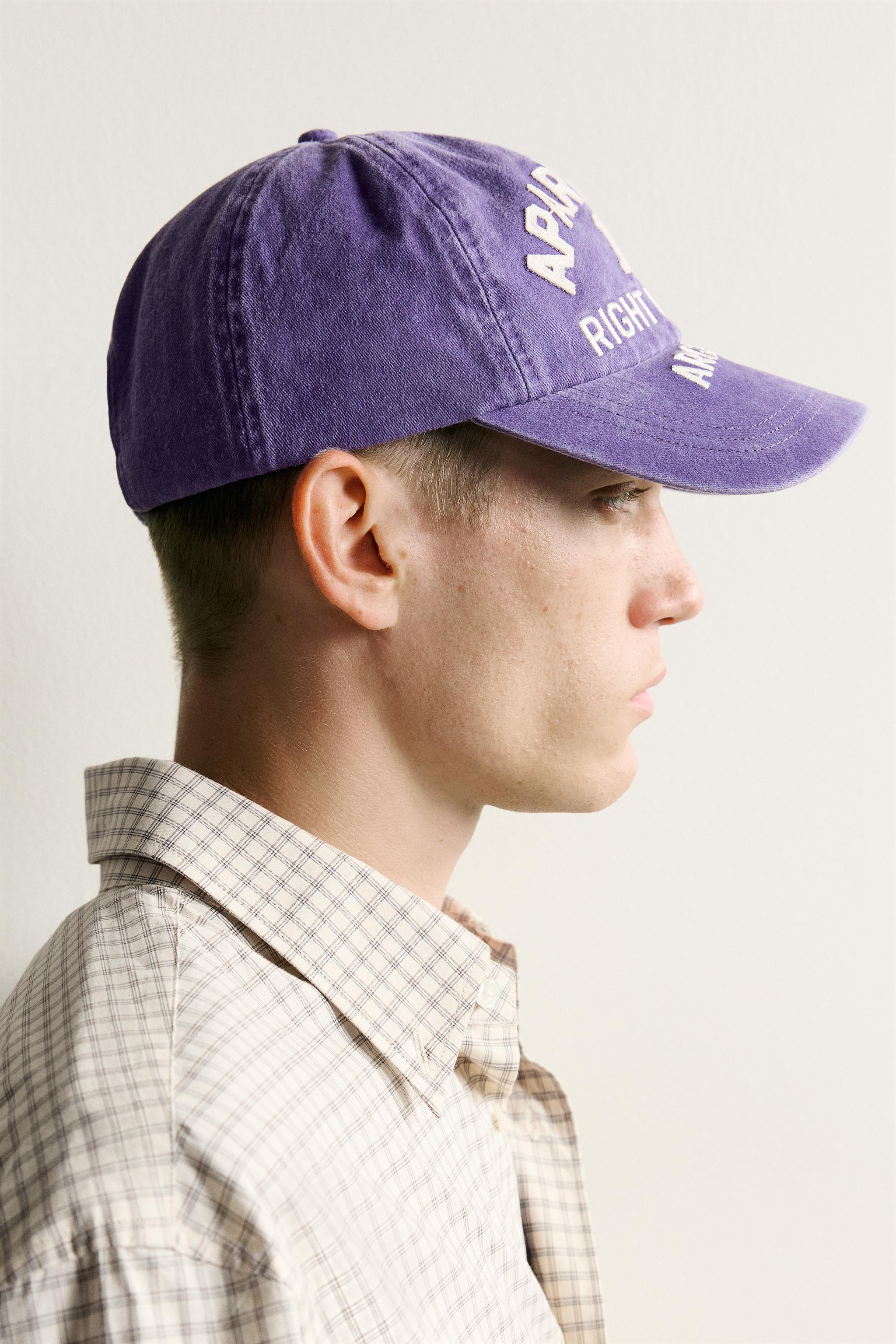 CASQUETTE À INSCRIPTIONS BRODÉES CONTRASTÉES