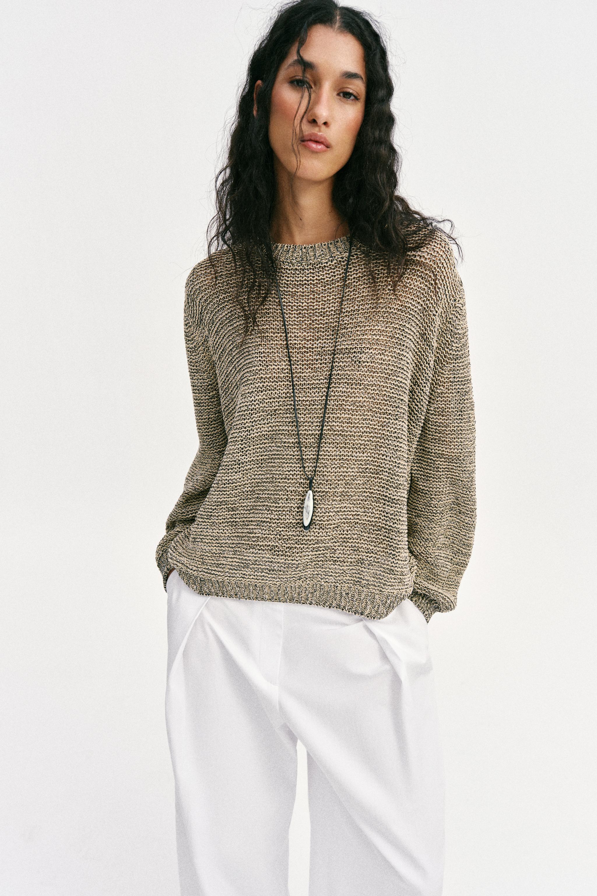 PULL EN MAILLE AVEC FIL MÉTALLISÉ