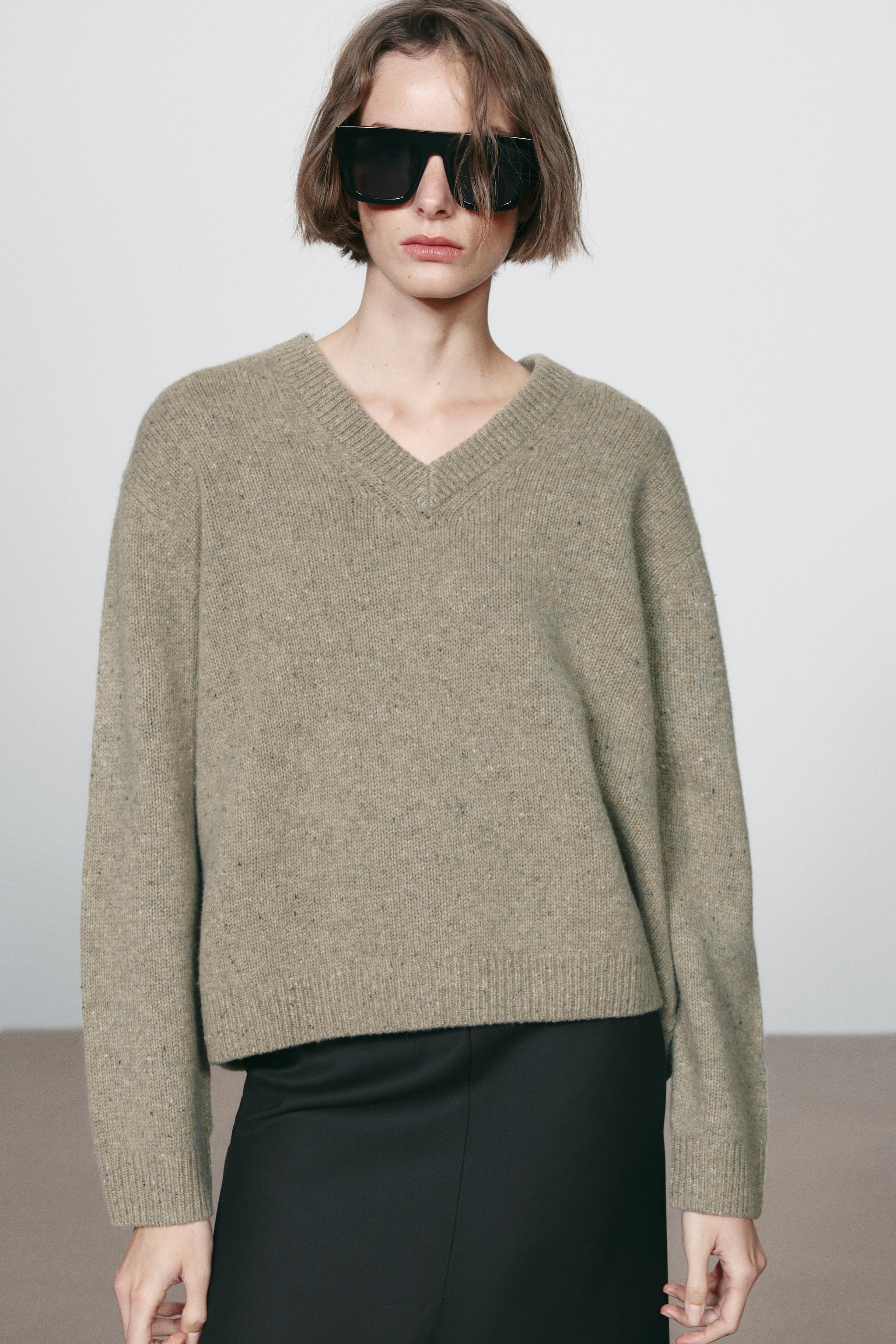 100% WOOL V-NECK SWEATER