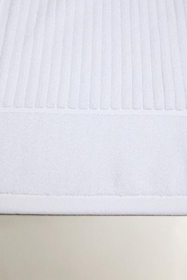 TAPIS DE BAIN TEXTURE CÔTELÉE - Blanc de Zara - Image 2
